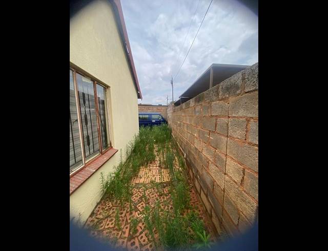 2 BEDROOM HOUSE FOR SALE IN PROTEA GLEN